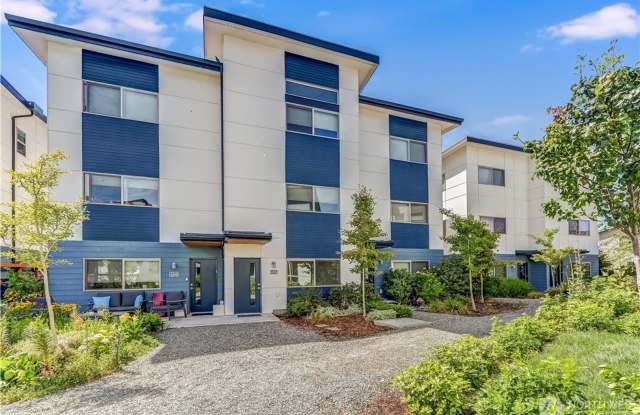 Modern Contemporary Townhome just one block from the Light Rail!