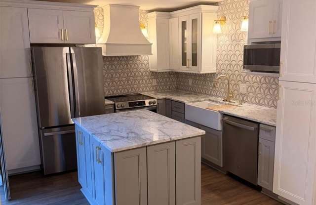 Photo of 712 1ST COURT