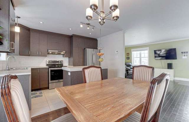 4949 Hamilton Wolfe Rd
