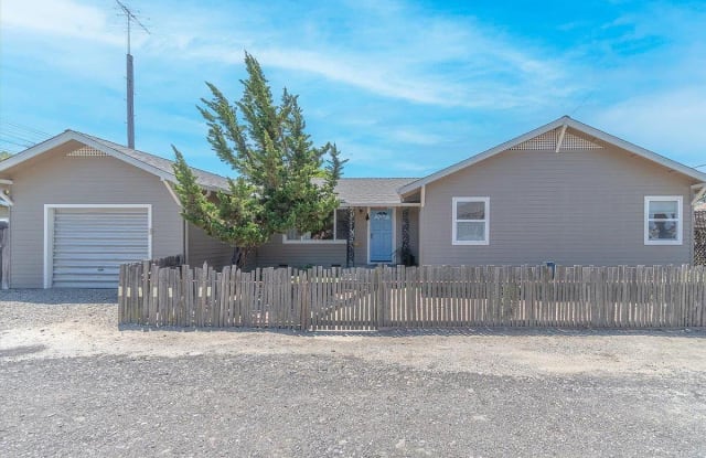 829 Fremont Way - 829 Fremont Way, Hollister, CA 95023