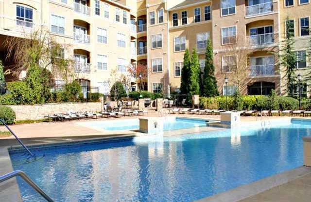 Room in 2 Bedroom Home at Perimeter Summit Blvd