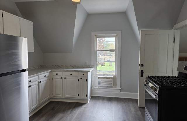 Photo of 14 Lincoln Parkway