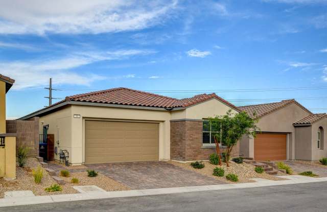 AWESOME SUMMERLIN WEST SINGLE STORY HOME IN GATED COMMUNITY!