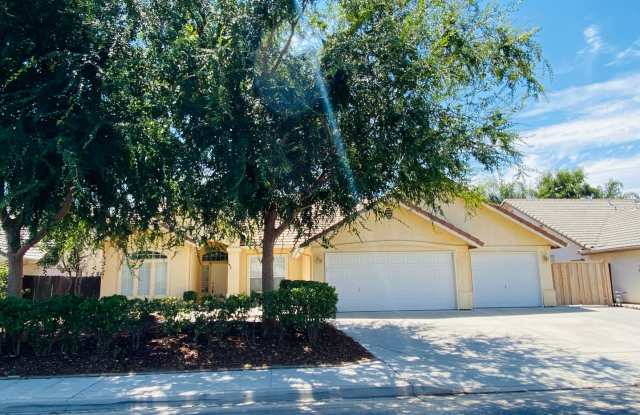 Photo of $2,690 Peach  Alluvial, Pool + Clovis Trail Access | W. Fallbrook Ave, Clovis
