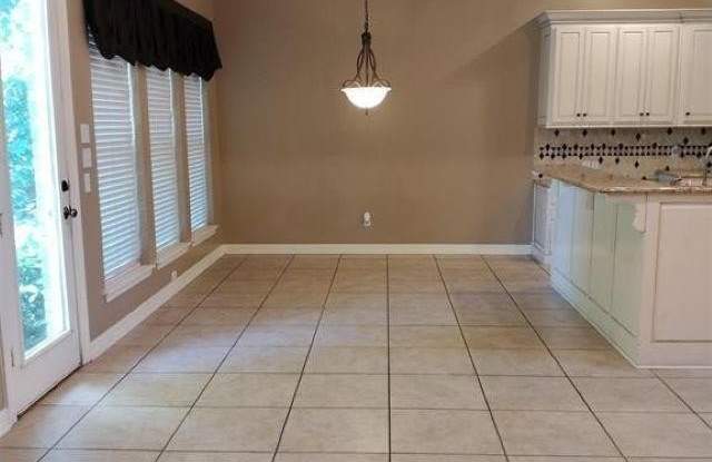 2904 Scotland Circle