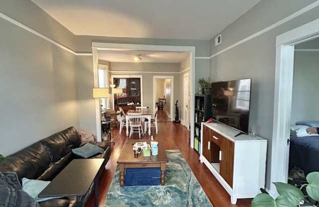 3240 N Whipple Street