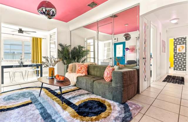 Photo of 260 NE 45th St