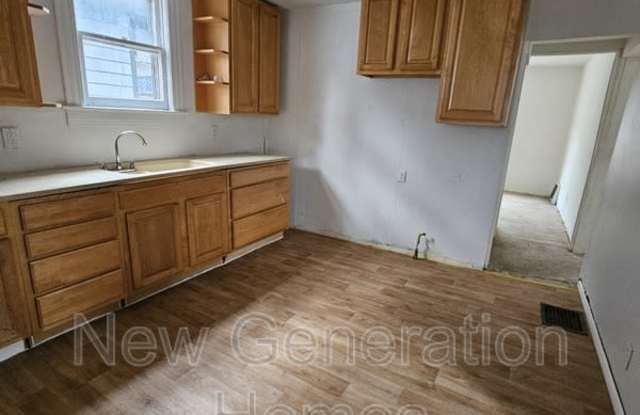 1913 East Prairie Avenue