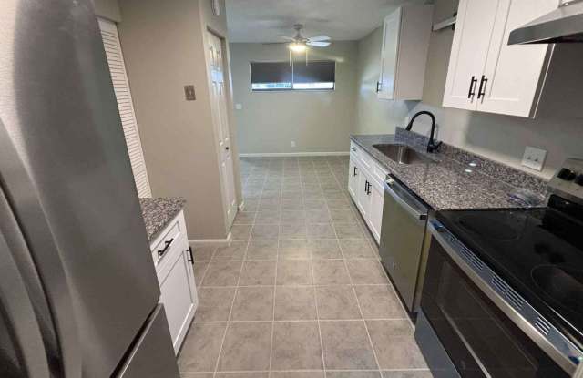 3815 NW HUNTSBORO #101