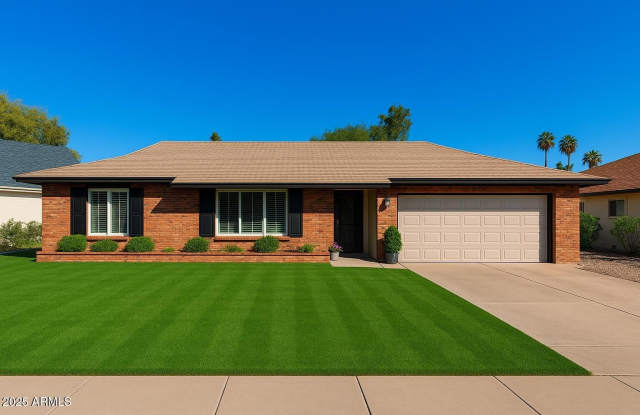 2739 S EMERSON Circle