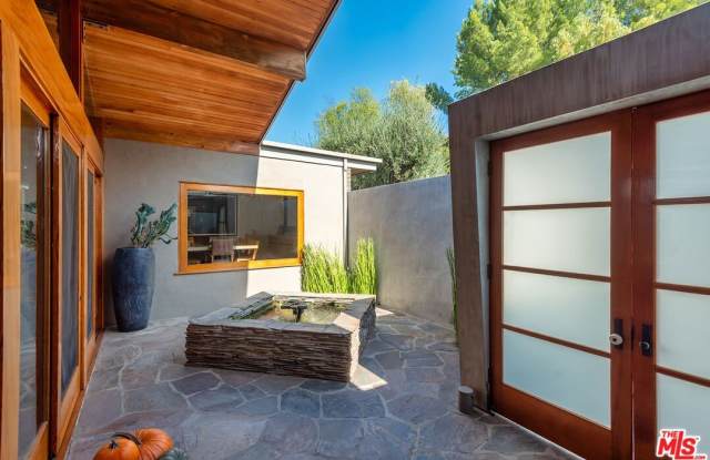 4305 Clear Valley Dr