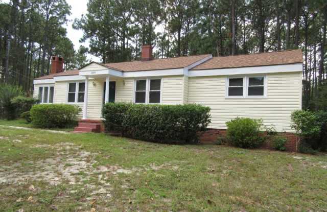 350 Crestview Road - 350 Crestview Road, Southern Pines, NC 28387