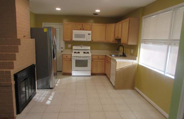 7305 CHARLOTTE Street