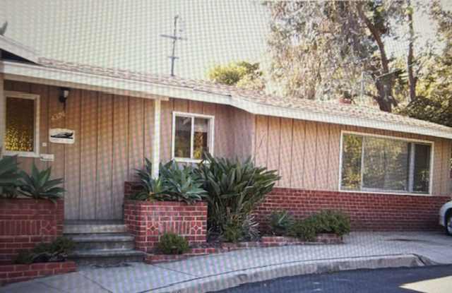 Photo of SDSU Area Home for Rent 5 bed 2 bath