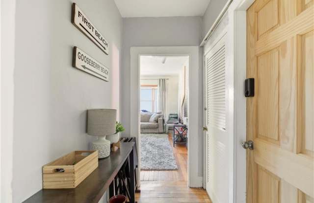 13 Holland Street unit: 1