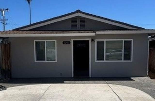 Pet Friendly Single Level Home- All Utilities Included!