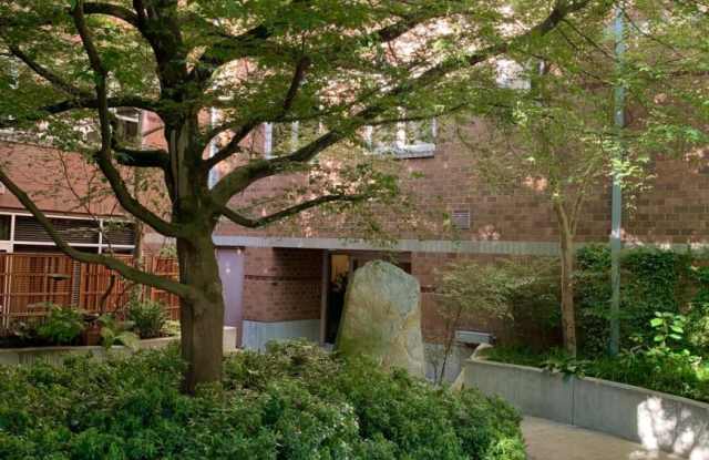 720 Queen Anne Ave N