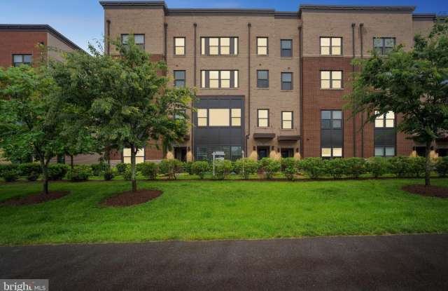 44764 TIVERTON Square