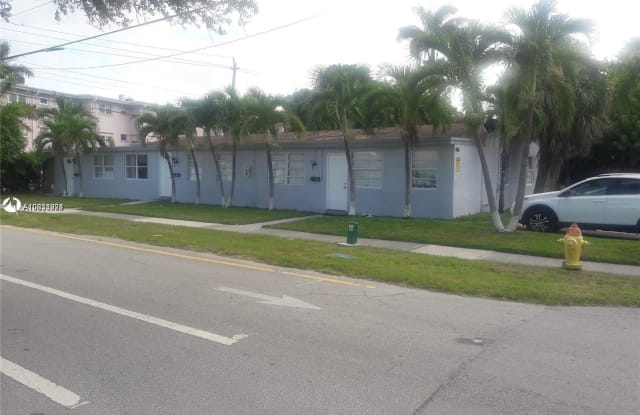 916 NE 2nd St - 916 NE 2nd St, Hallandale Beach, FL 33009