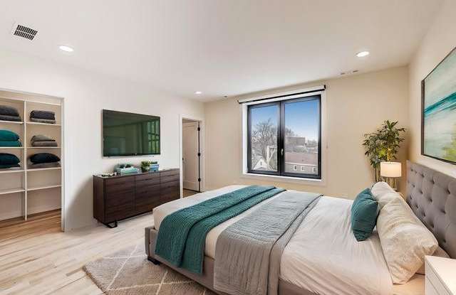 Photo of 5035 N. Lincoln Ave