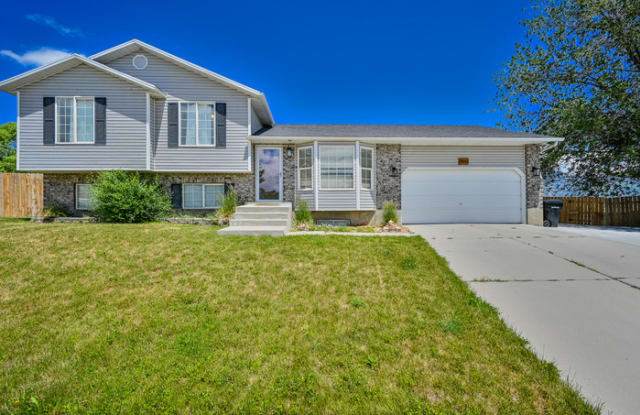 7513 Highland Hollow Drive - 7513 S Highland Hollow Cv, West Jordan, UT 84084