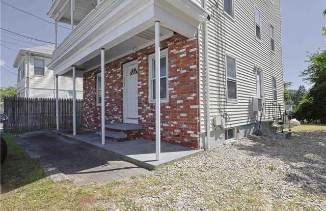 156 Urban Avenue unit: 3