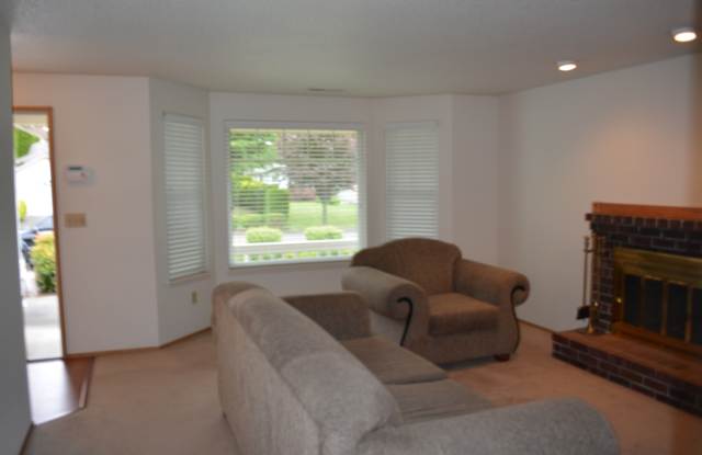 Lovely Ranch Home in East Vancouver for Lease - 412 NE 175th Ave.