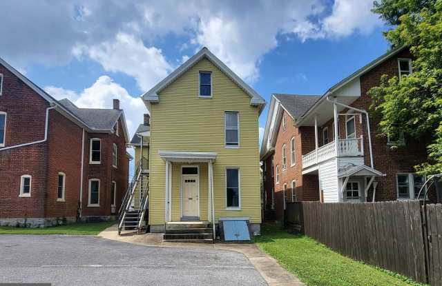 Photo of 473 LINCOLN Way E