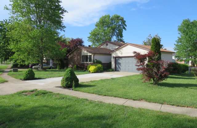 Nice split level home with garage and fenced backyard, Virtual Tour!