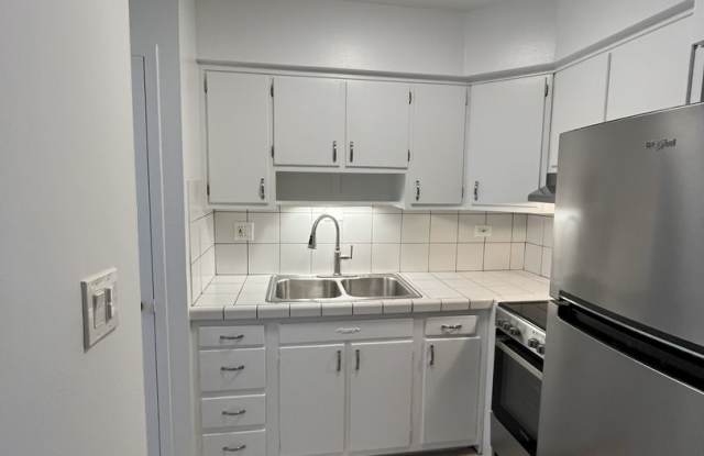 Elmhurst One Bedroom Apartment ~ Parking Included ~ Cats Welcome
