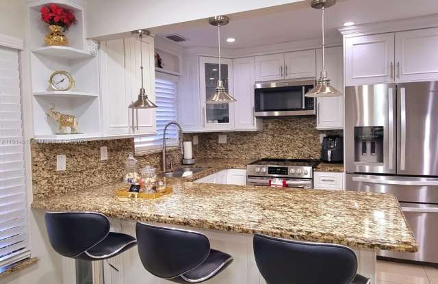 Photo of 6395 SW 136th Ct