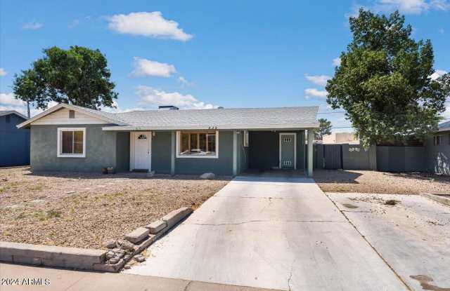 535 W 19TH Street