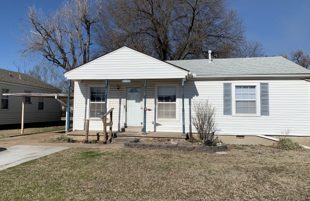 325 E Jarman Dr - 325 East Jarman Drive, Midwest City, OK 73110