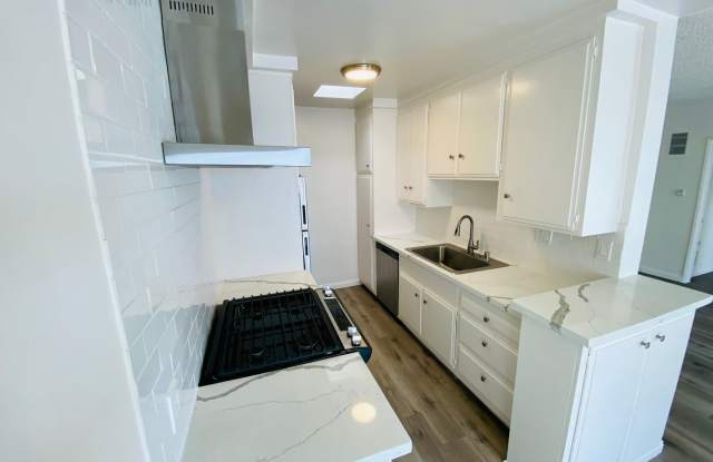 7010 Lanewood Avenue LLC
