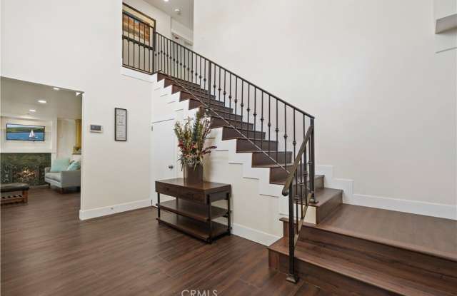 7425 Vanalden Avenue