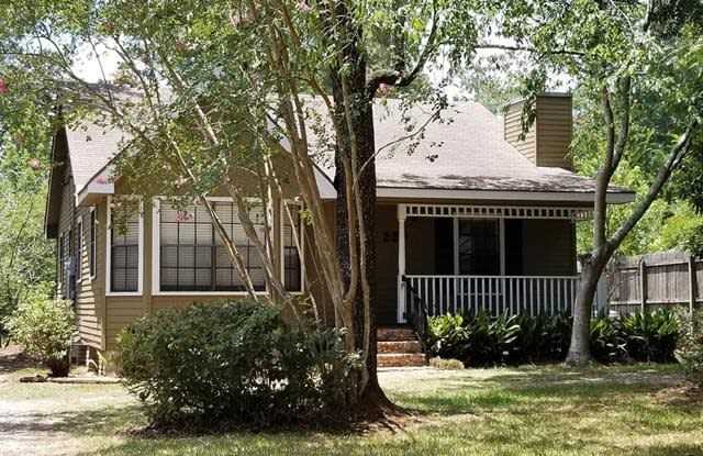 223 W 12TH Avenue - 223 West 12th Avenue, Covington, LA 70433