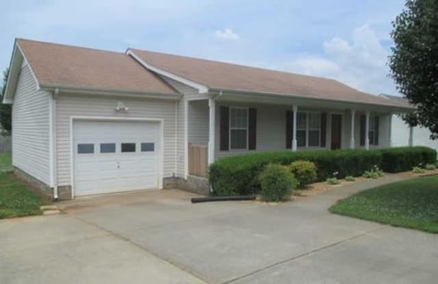 1032 Waterford Cir - 1032 Waterford Circle, Clarksville, TN 37040