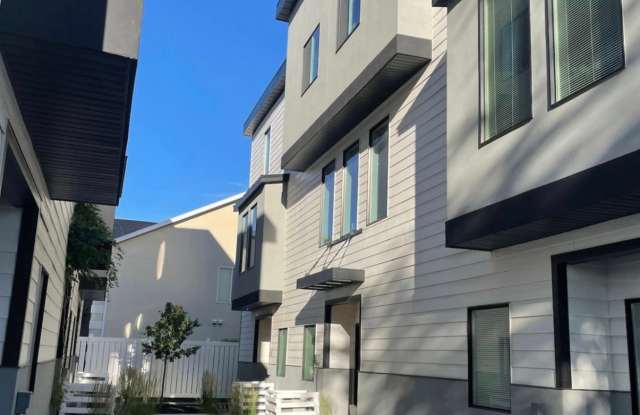 3853 S GRANITE LOFTS LN