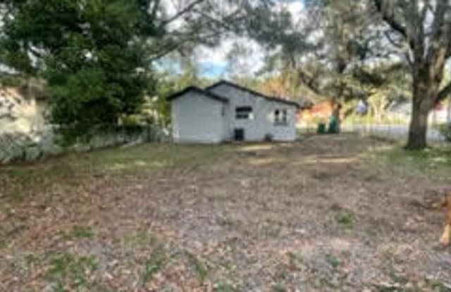 2016 Bates Avenue - 2016 Bates Avenue, Eustis, FL 32726