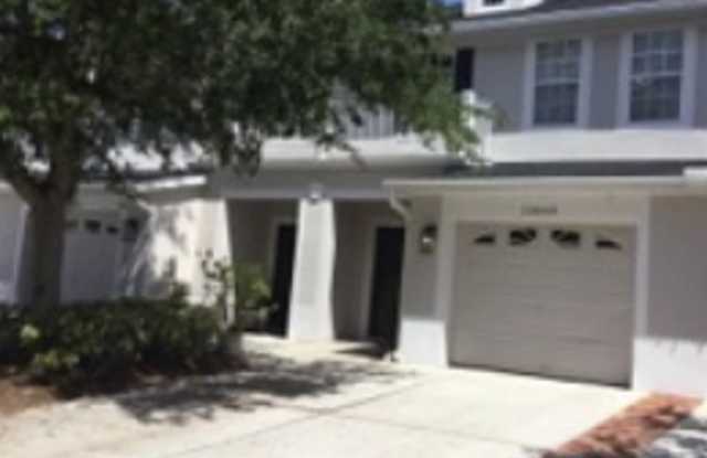 BEAUTIFUL 3 BEDFROOM, ,2.5 BATHROOMS TOWNHOME IN AVALON LAKES