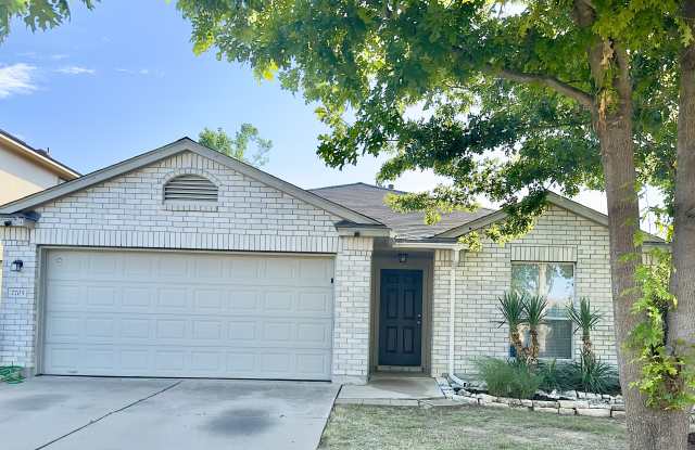 2705 Breezy Point Cove