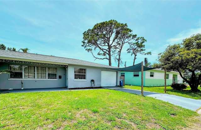 1738 TYRONE BOULEVARD N