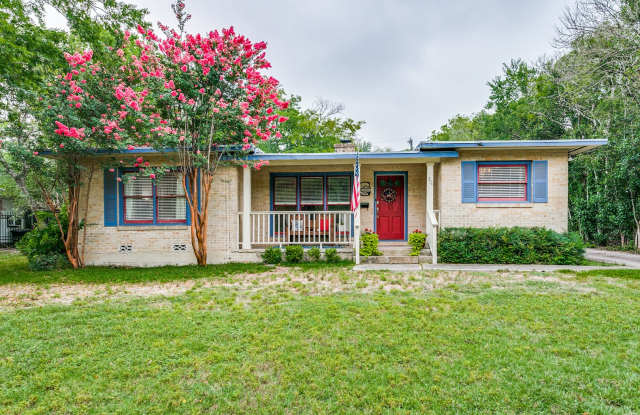CHARMING 2-BEDROOM IN TERRELL HILLS