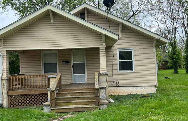 Updated 2 bed/1 bath, 780 sqft home! 1522 W High St in Springfield MO.