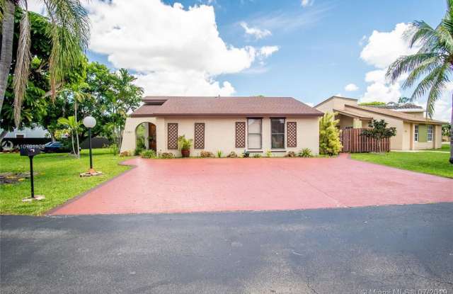 11411 SW 34th Ln - 11411 Southwest 34th Lane, University Park, FL 33165