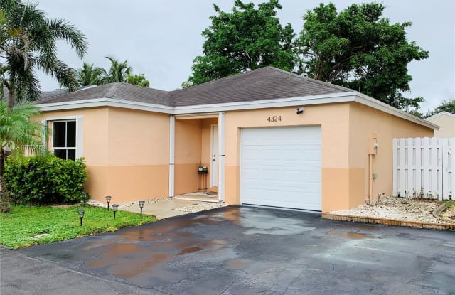 4324 SW 72nd Ter - 4324 Southwest 72nd Terrace, Davie, FL 33314