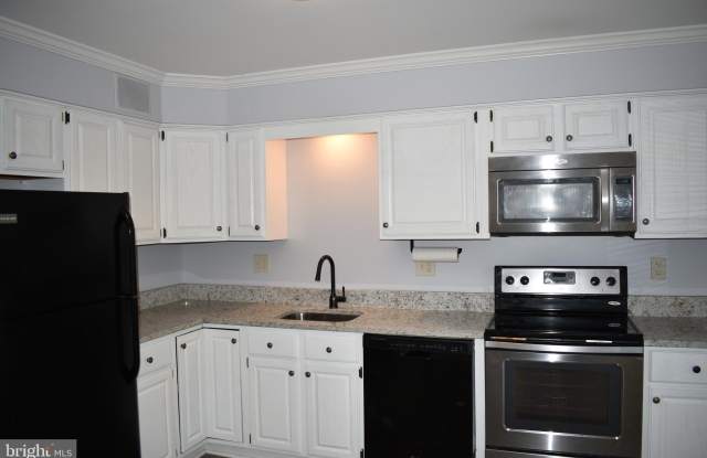 7113 BRADSHAW COURT E