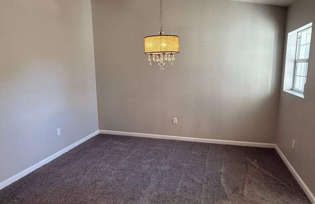 3BR 2BA w/ Screened Patio + Pool/Gym Access in Gated Villa Serena