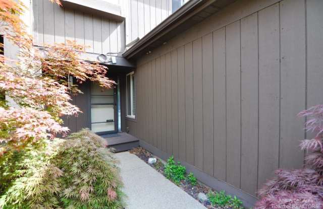 2515 Meade Ct. Court