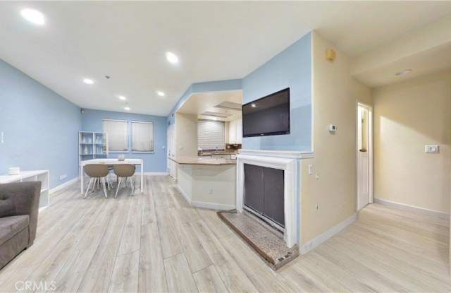 332 W Summerfield